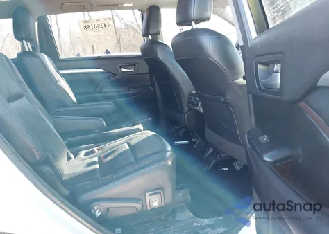 2018 Toyota Highlander Xle z USA, uszkodzony, nr VIN 5TDJZRFH0JS541074